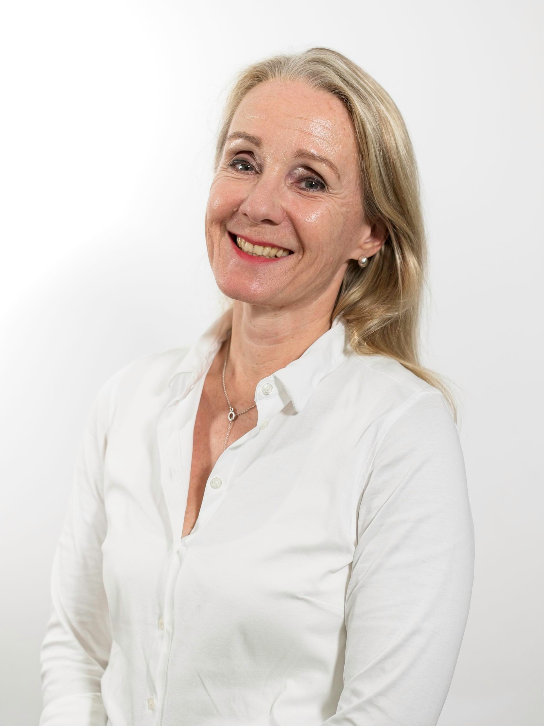 Dr. Ruth Touysserkani